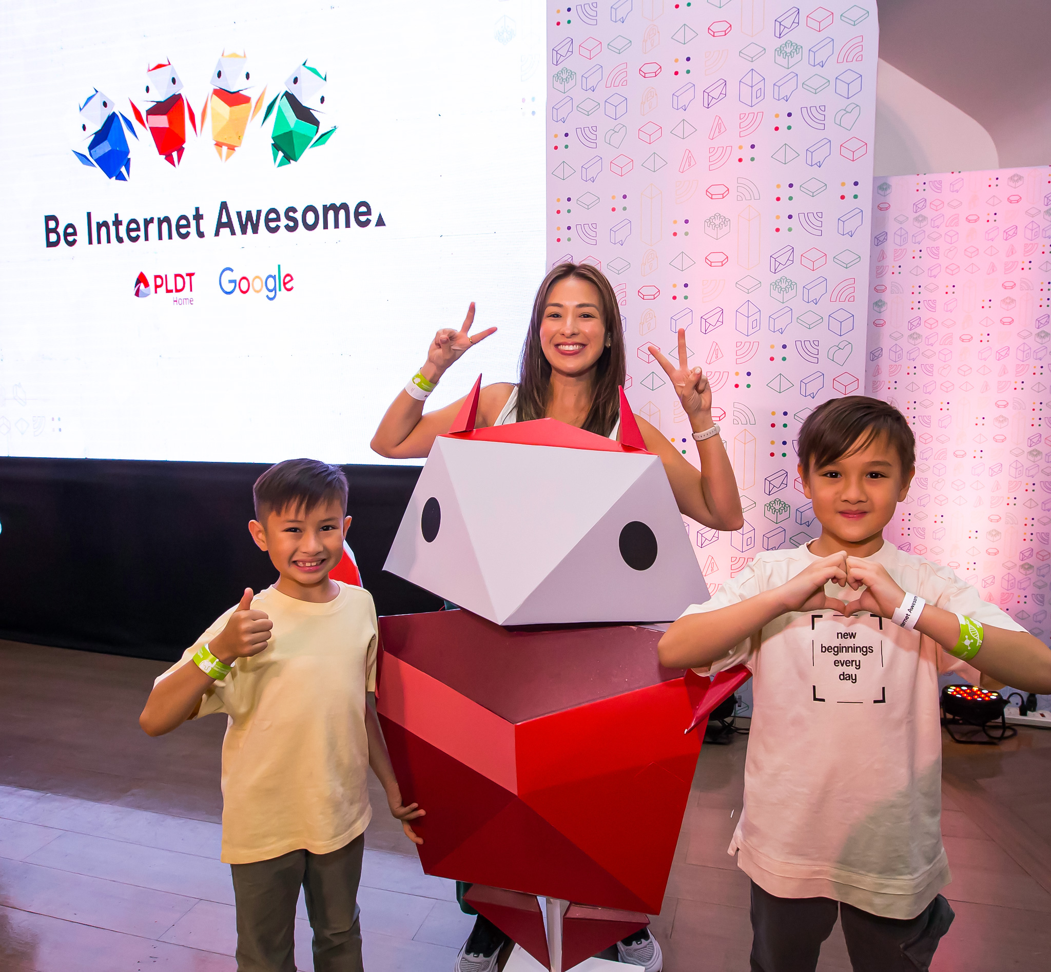 PLDT Home Nicole Hernandez and family 2