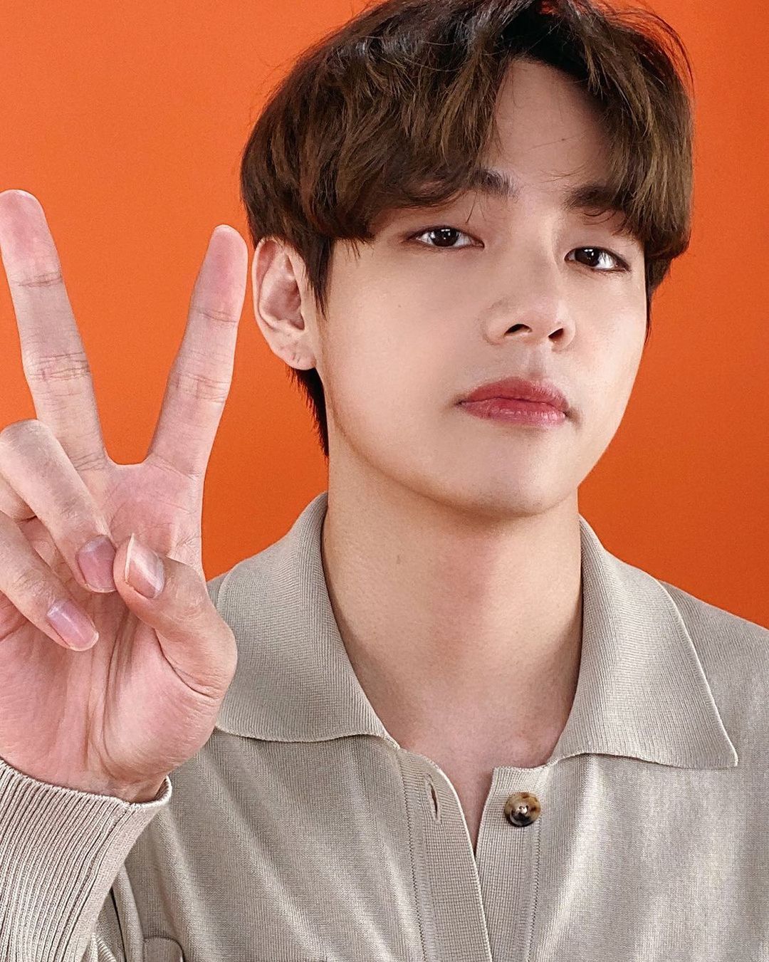 V